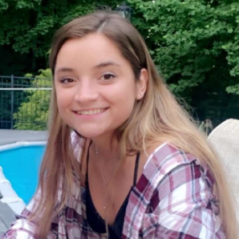 Meet your Posher, Caitlin